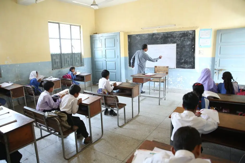 Suasana belajar peserta bimbel di ruang kelas